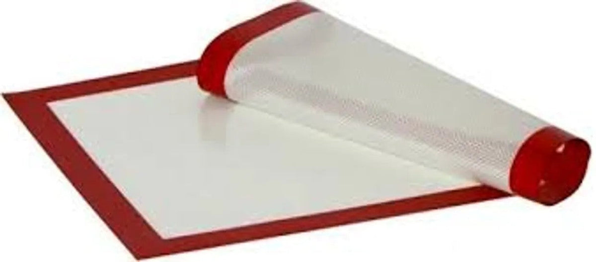 Patisse Siliconen Bakmat - 52 x 32 cm op witte achtergrond, deels opgerold met rode rand en geweven onderkant
