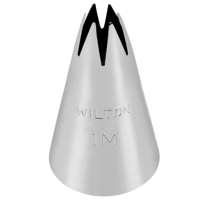 Close-up van het metalen spuitmondje #1M op witte achtergrond, met een brede opening en zes grote punten.