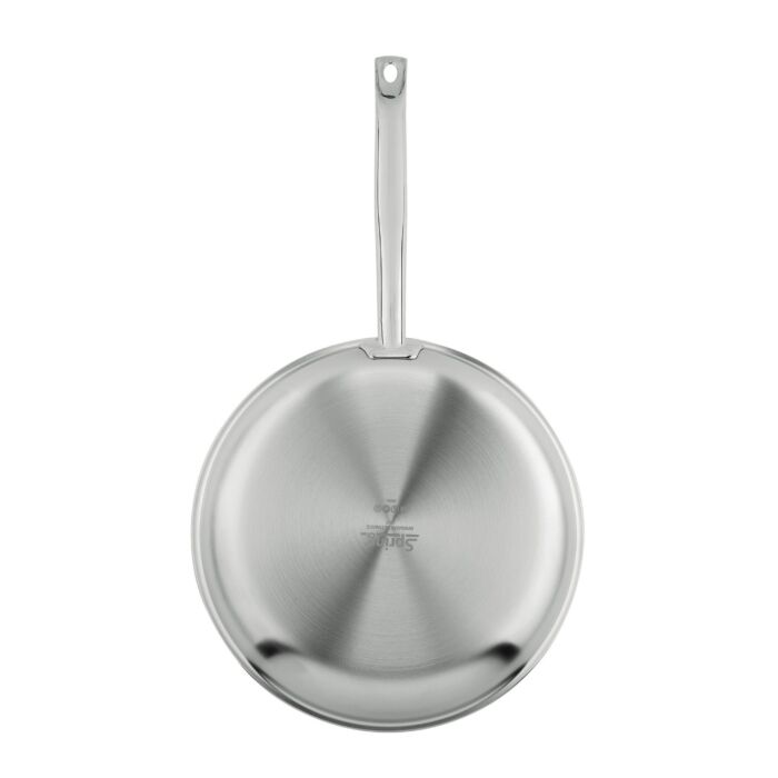 Spring Brigade Ultimate Koekenpan - 28 cm, achterkant op witte achtergrond met Spring-logo in de bodem