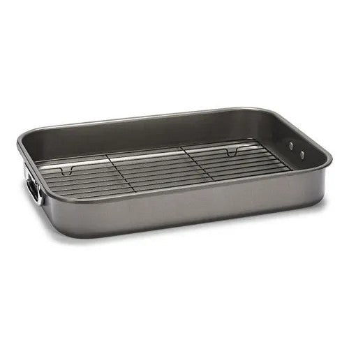 Patisse Braadslede met Rooster op witte achtergrond met metalen rooster in de donkergrijze slede en een lusgreep links