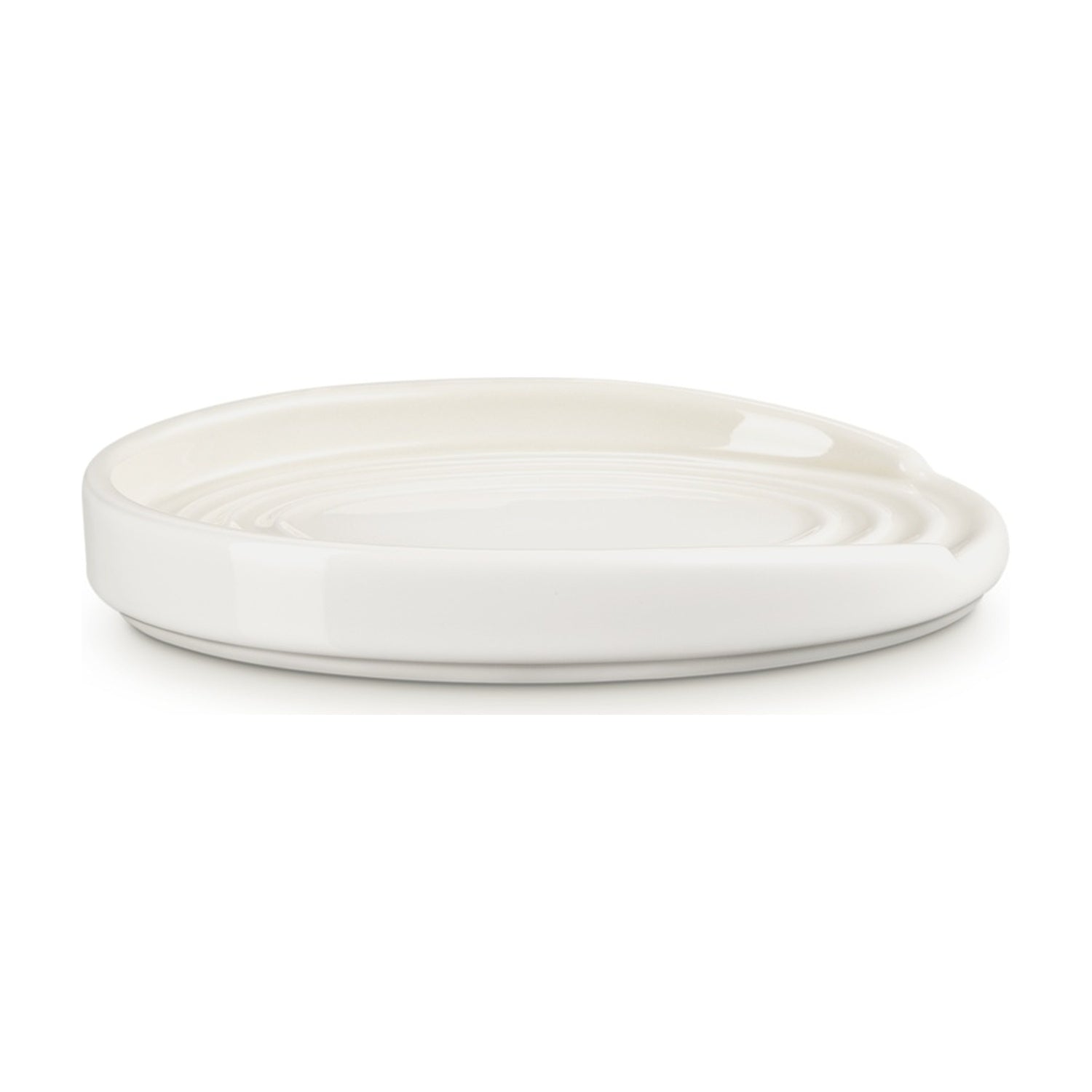 Le Creuset Lepelhouder Ovaal Meringue - 15 cm op witte achtergrond