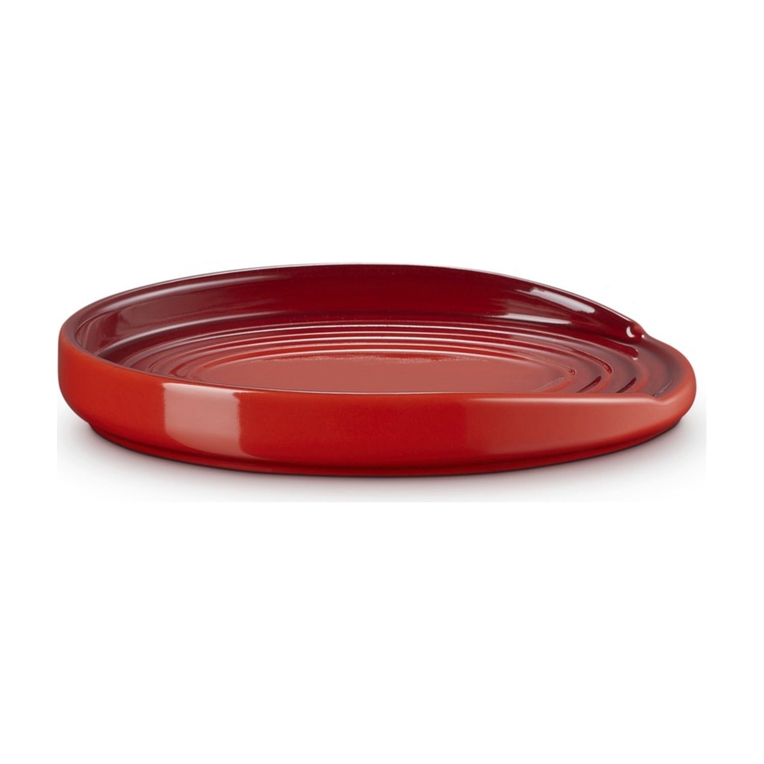 Le Creuset Lepelhouder Ovaal Kersenrood - 15 cm op witte achtergrond