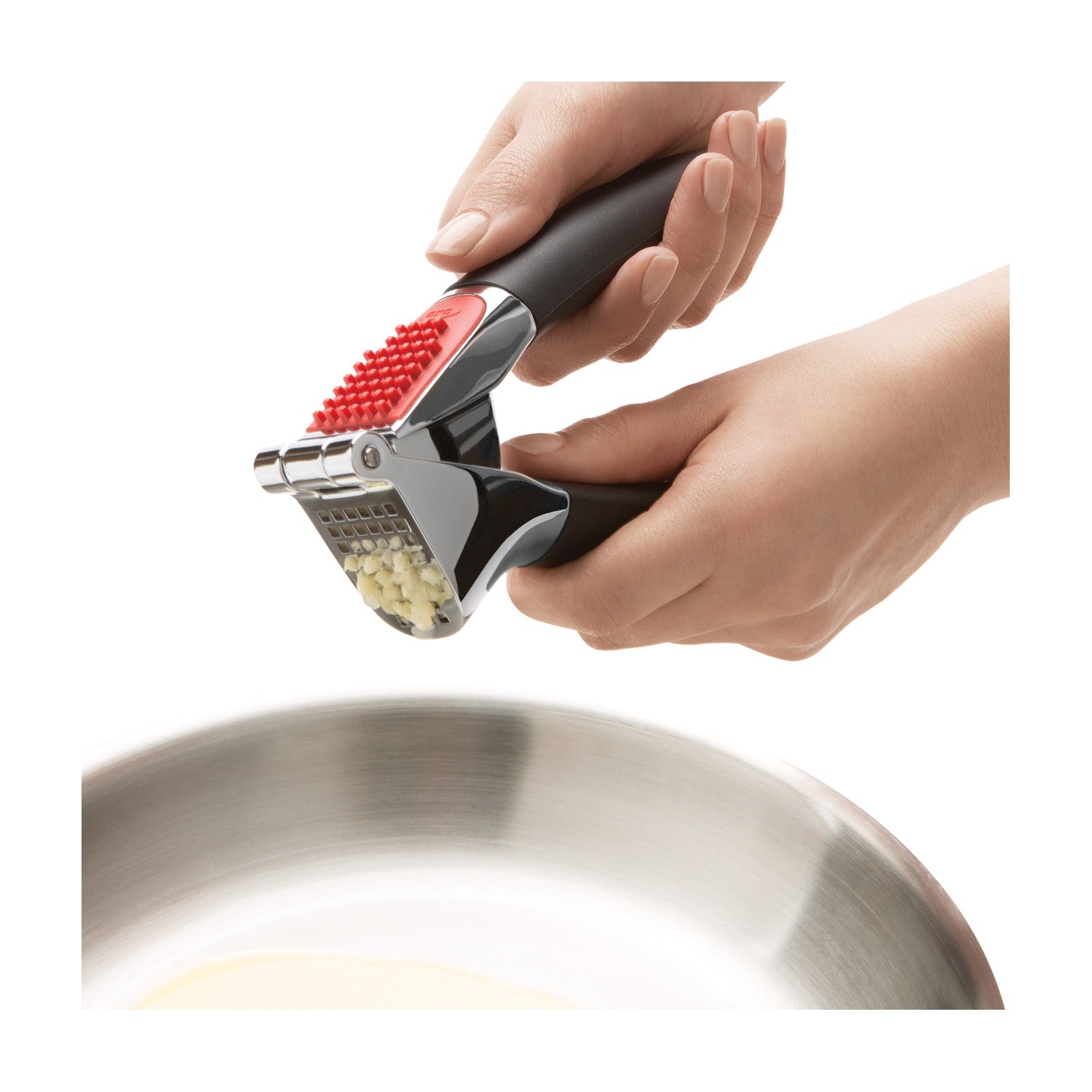 OXO knoflookpers knoflook persen boven pan
