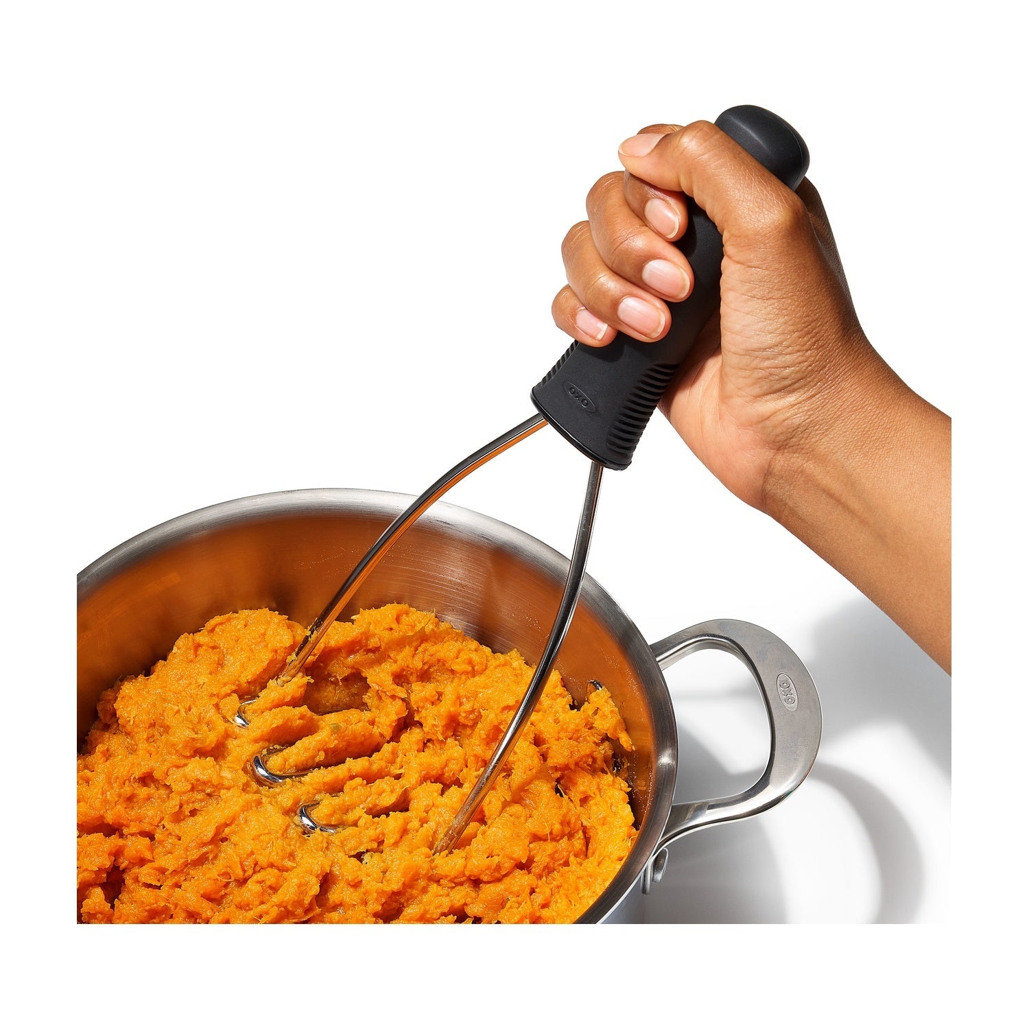 OXO aardappelstamper puree stampen in pan