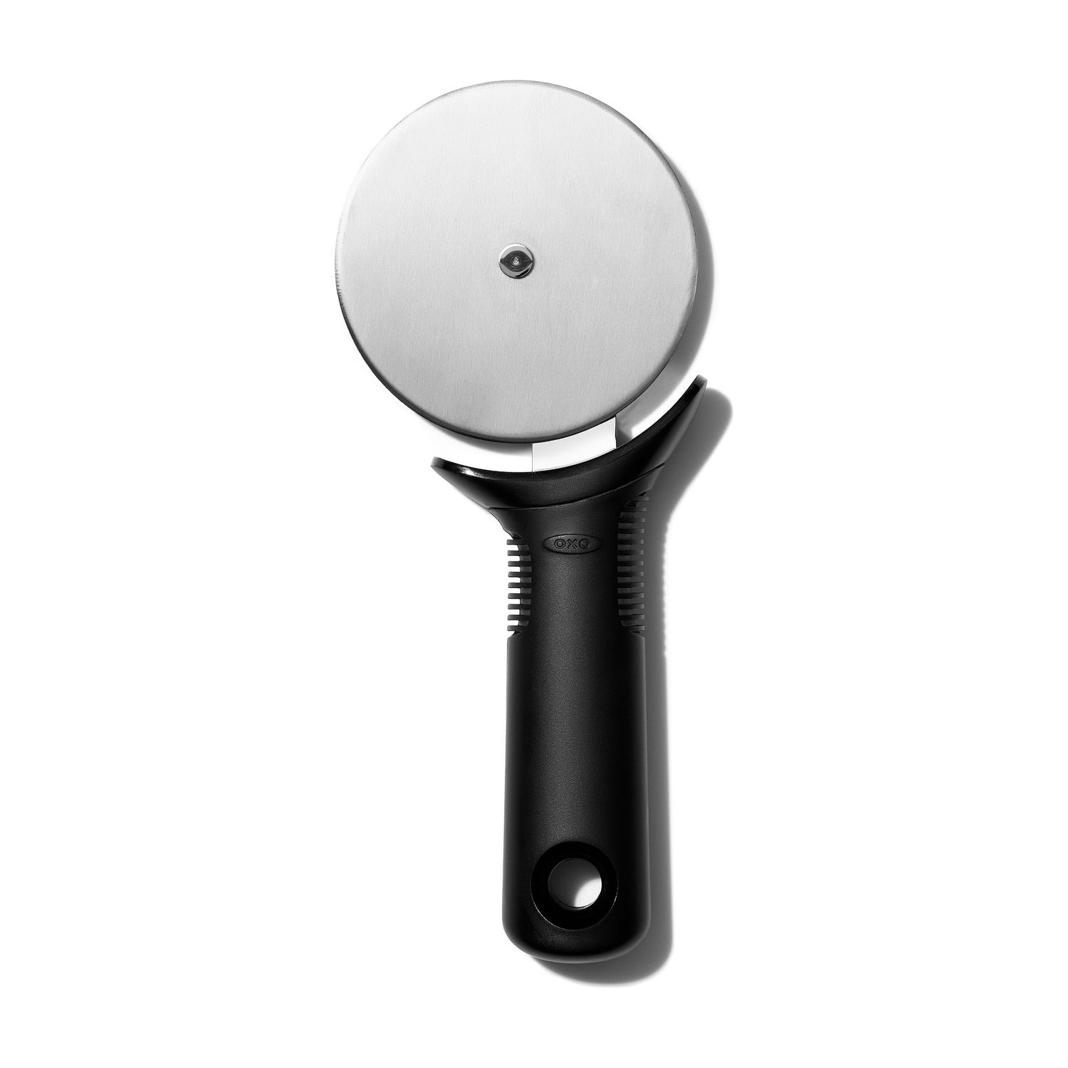 OXO Good Grips Pizzasnijder op witte achtergrond