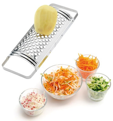 Westmark Crown Rasp, zilver, rasp raspt een geschilde aardappel met geraspt hoopje ernaast