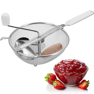 Westmark Standard Passeerzeef, zilver, naast een kom aardbeienjam en verse aardbeien