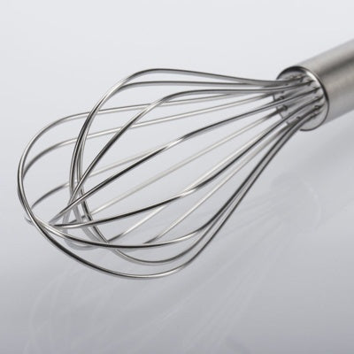 Westmark Garde, zilver, close-up van de gebogen draadlussen met lichtreflectie