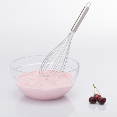 Westmark Garde, rvs klopper in een glazen kom met roze mousse en kersen