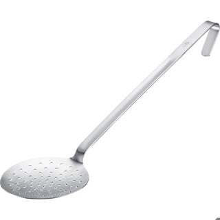 Westmark Pro Schuimspaan - 12 cm, zilver, diagonaal aanzicht met ophanghaak aan het steeleinde