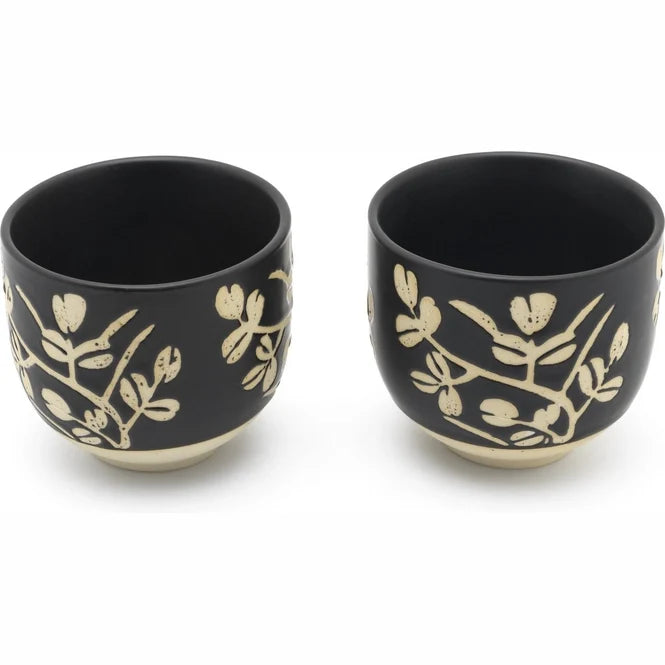 Bredemeijer Sichuan giftset close-up van de twee mokken met zwart-wit bloemenmotief