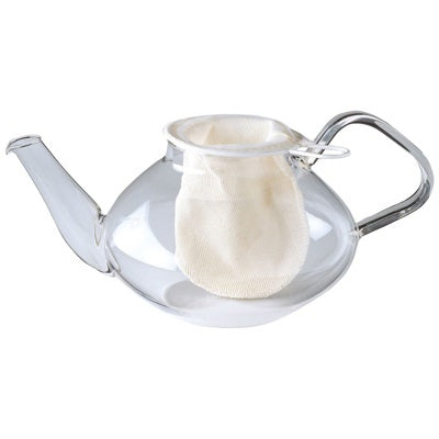 Westmark Theenetje, netje met thee in een glazen theepot met handvat