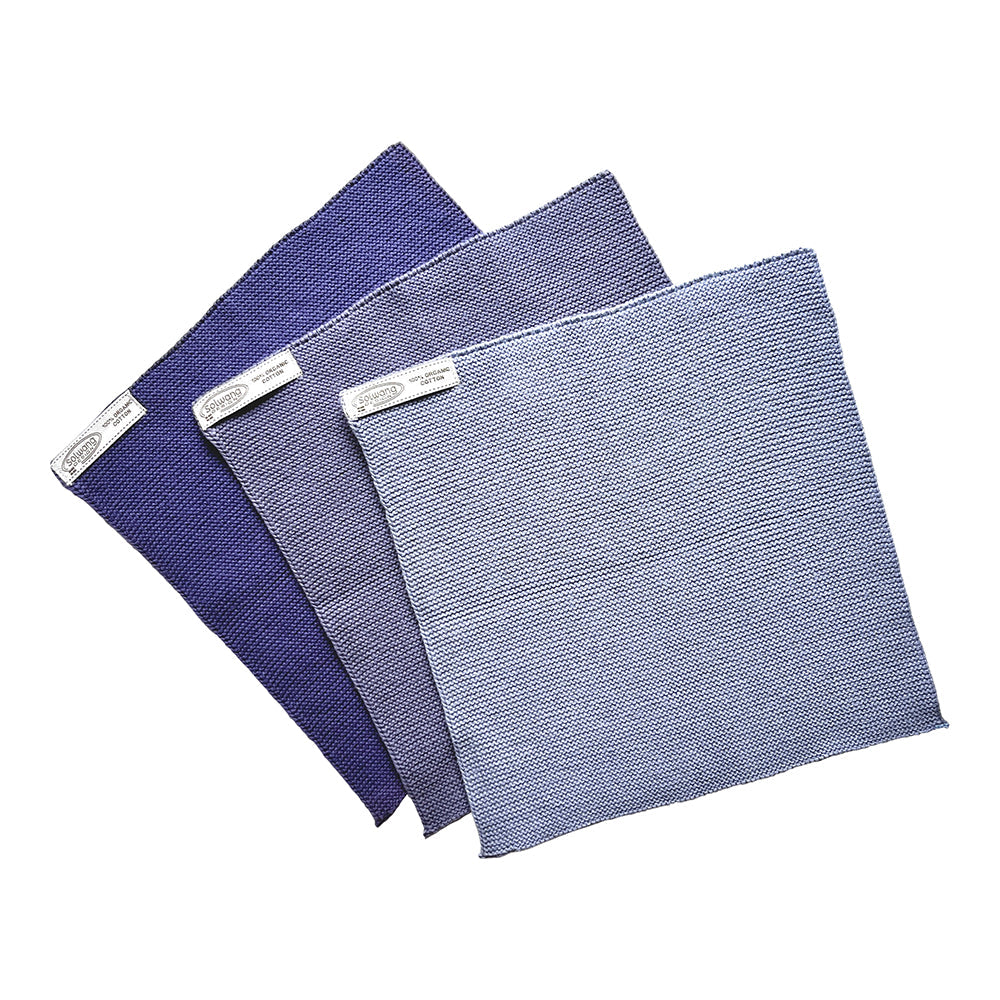 Solwang Design Vaatdoekjes set van 3 - Lavendel Combi drie doekjes gewaaierd tegen elkaar aan in blauwtinten die van donkerblauw via middenblauw overlopen naar een lichte blauwgrijze tint, elk met het Solwang-label zichtbaar.
