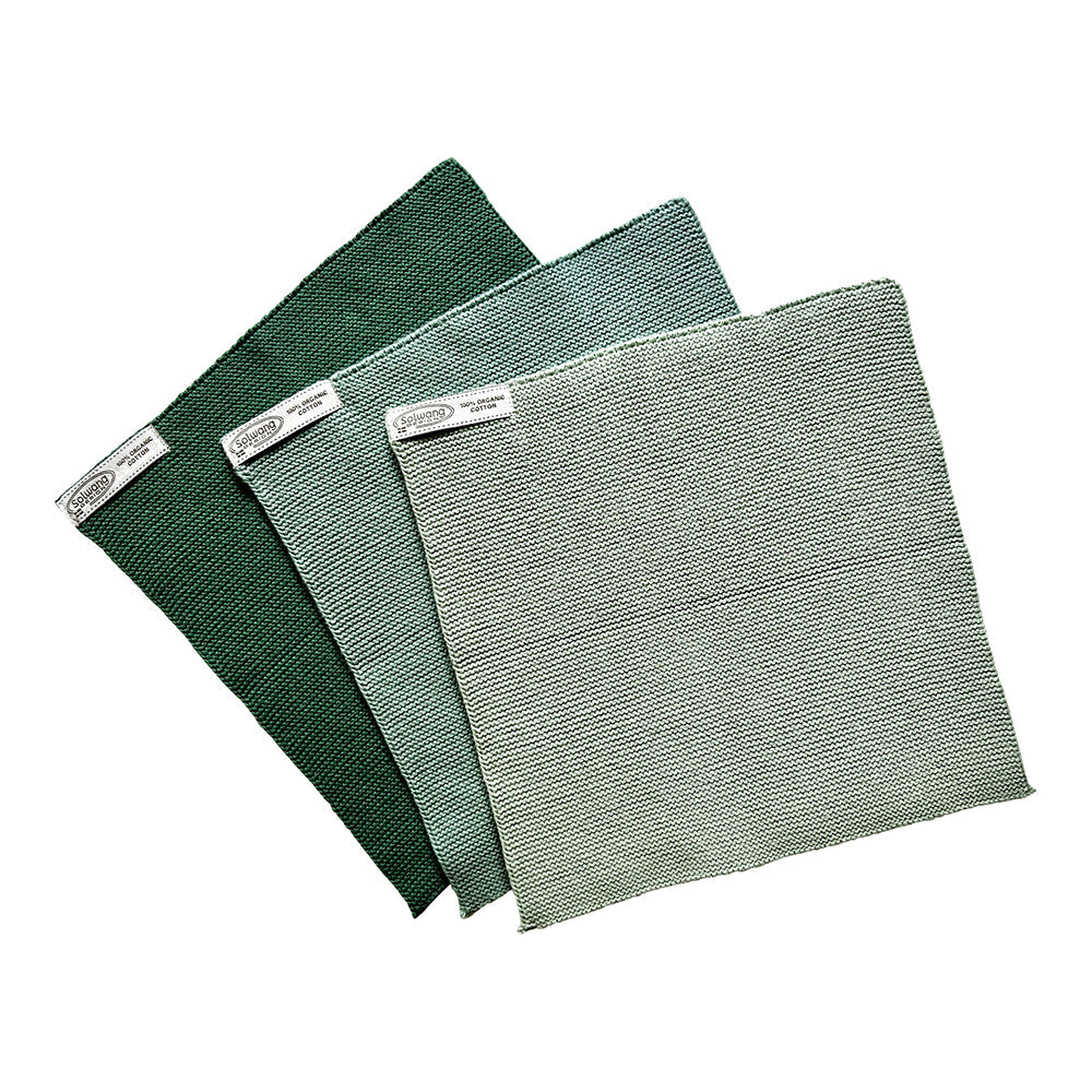 Solwang Design Vaatdoekjes set van 3 - Zeegroen Combi drie doekjes gewaaierd tegen elkaar aan in donkergroen, grijsgroen en lichtgrijsgroen, elk met het Solwang-label zichtbaar.