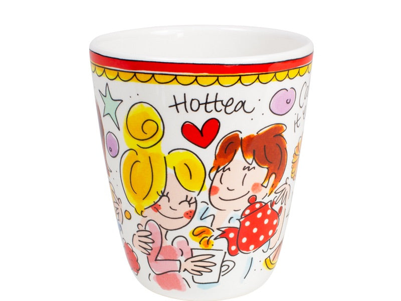 Blond Amsterdam Even Bijkletsen beker met illustratie van twee lachende vrouwen en de tekst Hottea.