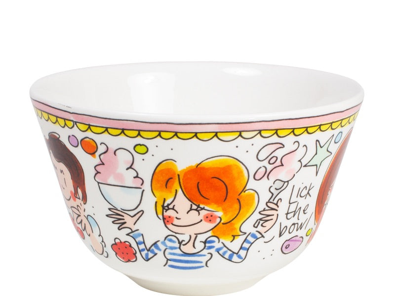 Blond Amsterdam Even Bijkletsen kom met illustratie van een meisje en de tekst lick the bowl.