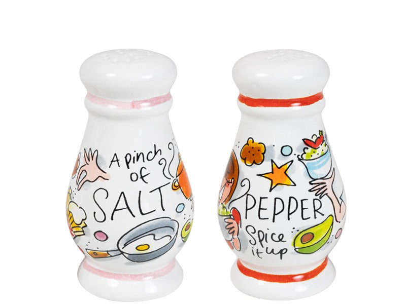 Zoutvaatje met tekst 'A pinch of salt' en pepervaatje met tekst 'Pepper, spice it up' van het Blond Amsterdam Eb-stel