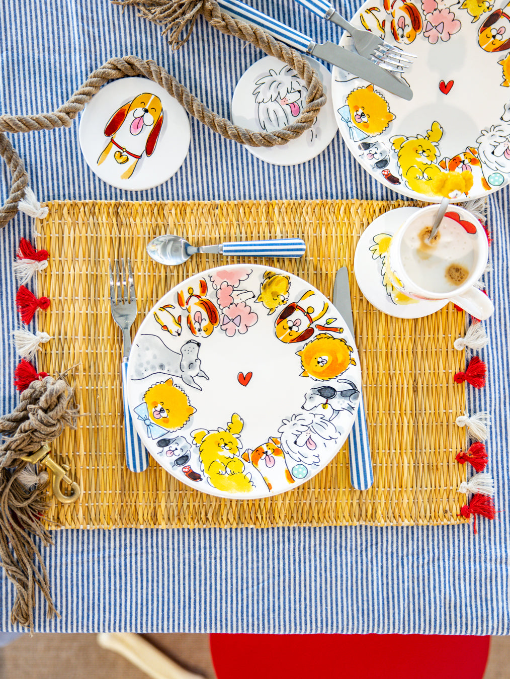 Blond Amsterdam Dieren Bord Dogs - 22 cm, gestyled op een placemat
