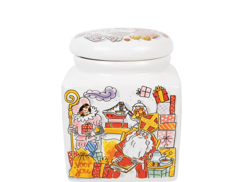 Close-up van de pot met een Piet met een cadeautje met het label "voor jou"