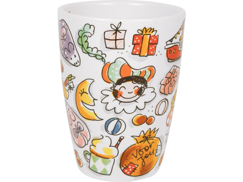 Andere zijde van de beker met een Piet, cadeaus en een tas met het opschrift "voor jou"