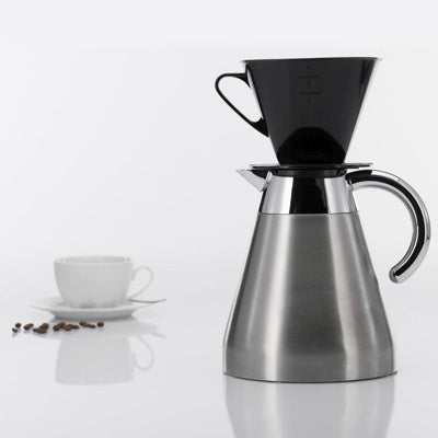 Westmark Koffiefilter 4 kopjes, kan met filter naast een wit kopje koffie en bonen