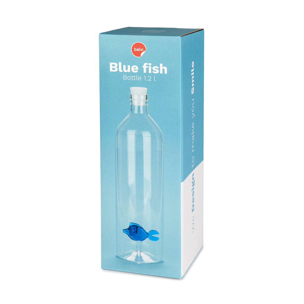 Blauwe verpakkingsdoos van de Balvi Blue Fish waterkaraf tegen witte achtergrond