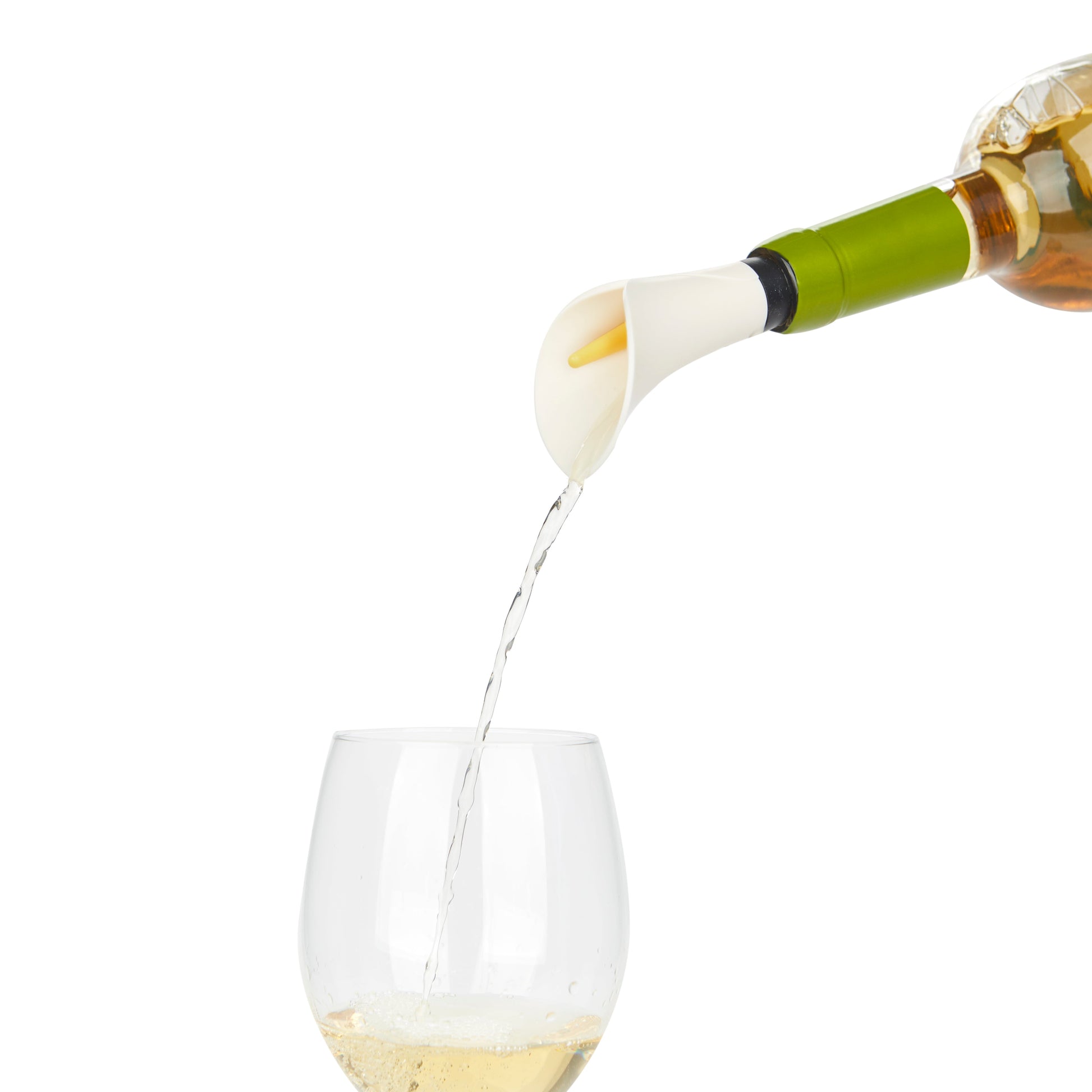 Balvi Wijnkoeler Lily, wijn wordt ingeschonken in een glas terwijl de koeler nog in de fles zit
