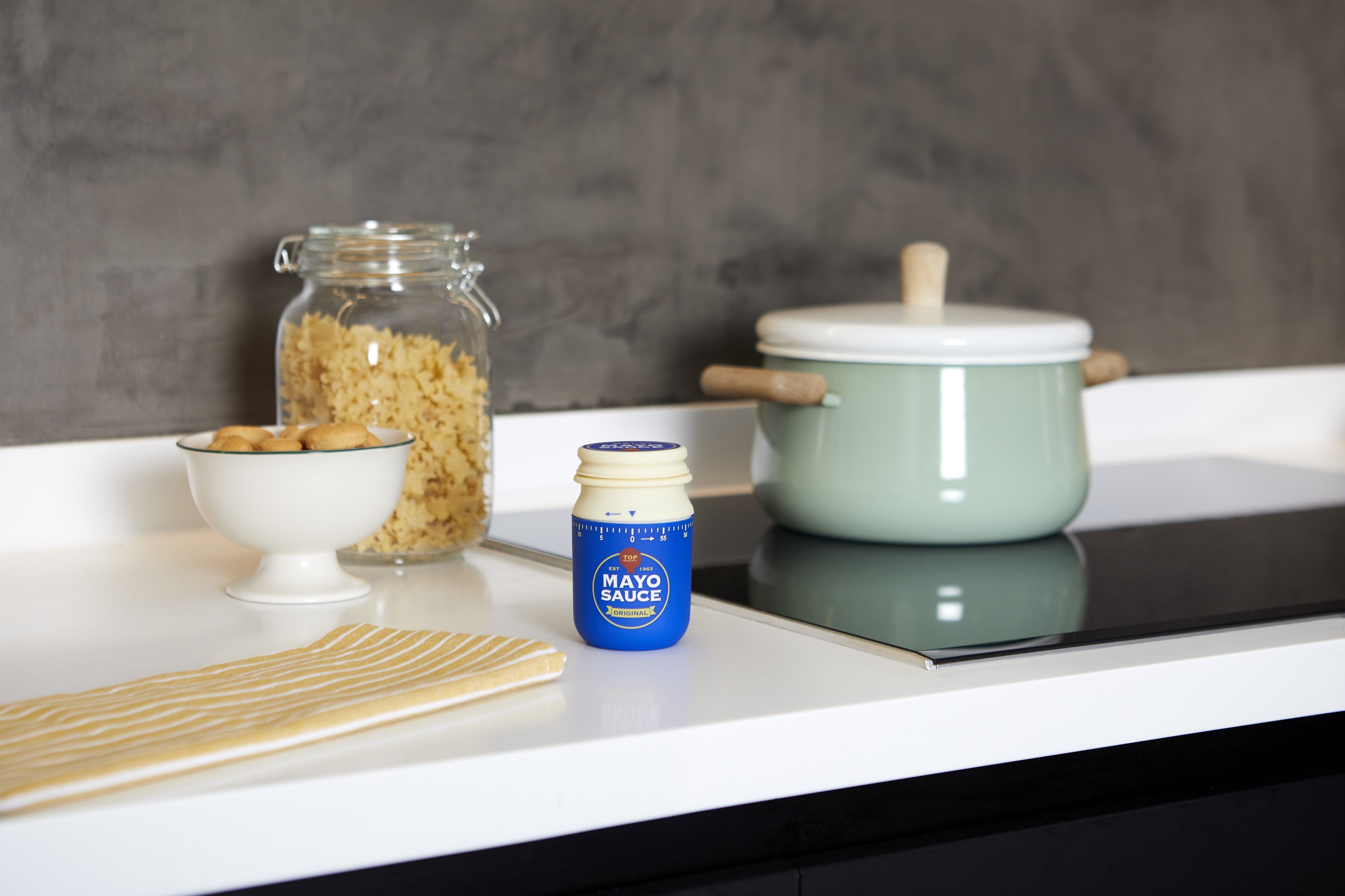 Balvi Kookwekker Mayonaise, op een keukenblad