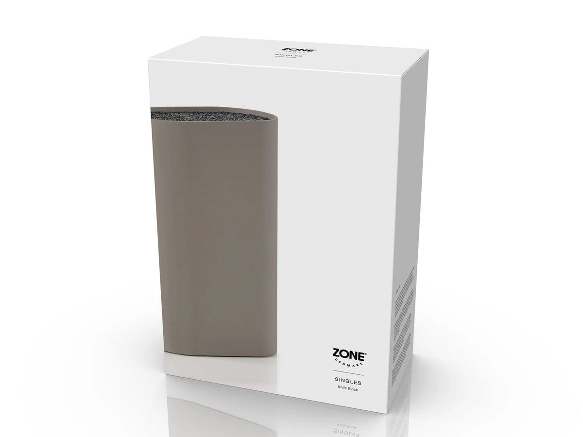 Winkelverpakking van het Zone Denmark Singles Knife Block met het taupe messenblok op de voorkant
