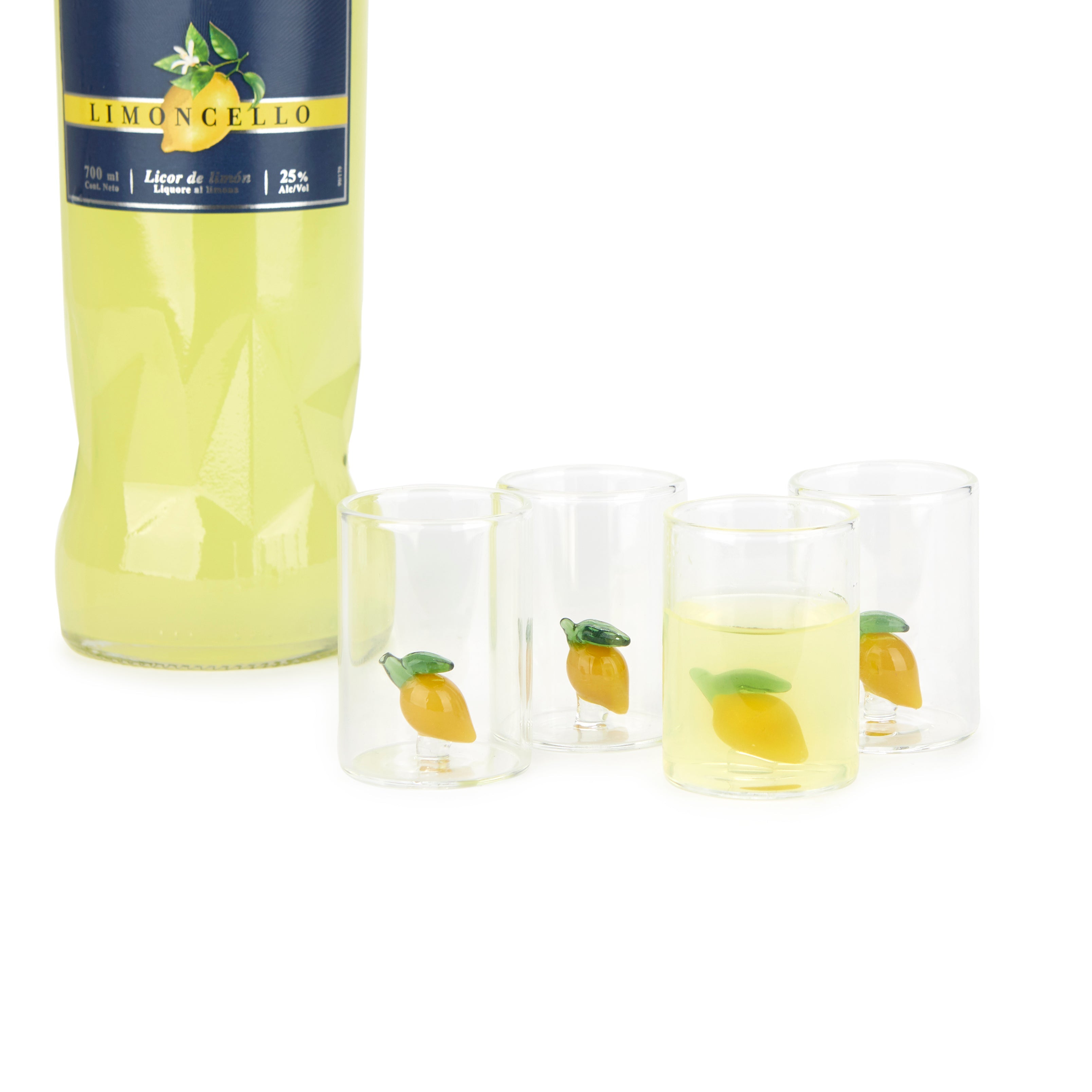 Balvi Shotglaasjes Citroen - 4 stuks, naast een fles limoncello