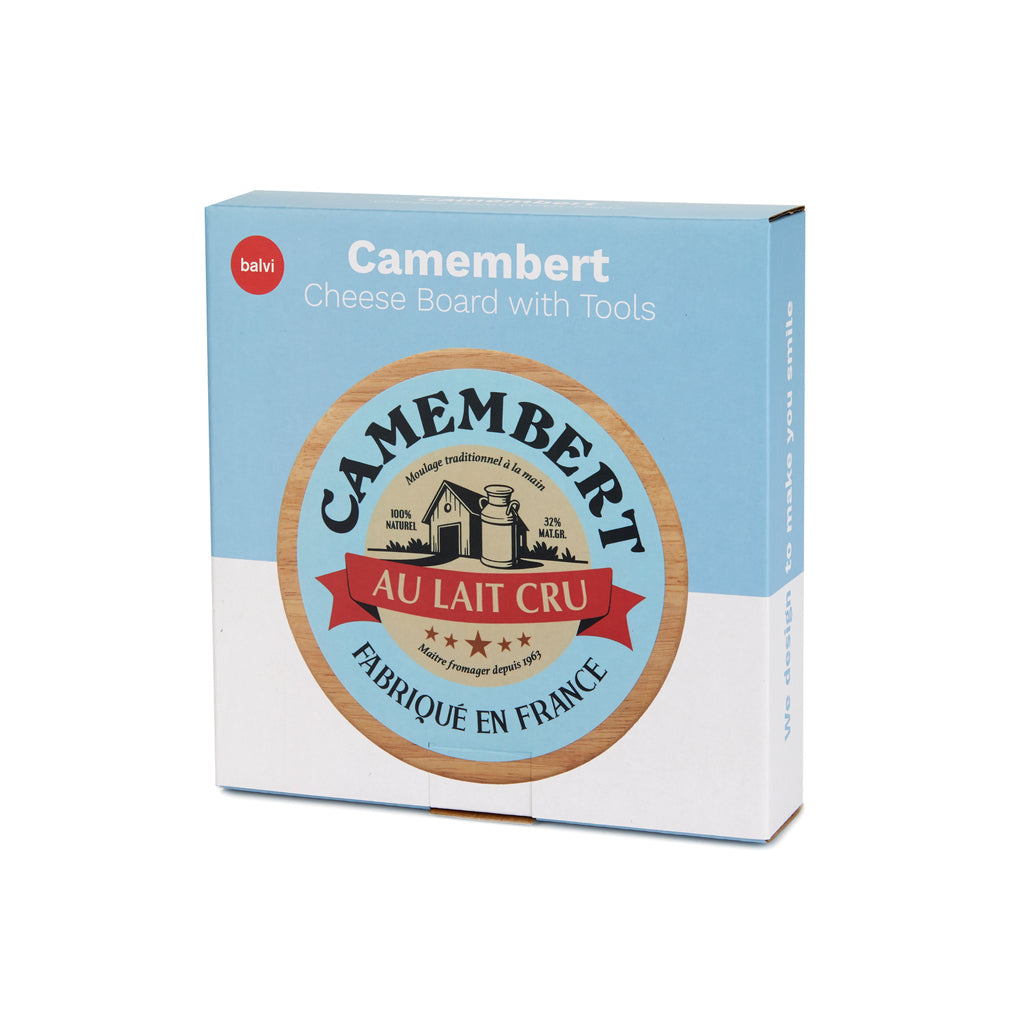 Vierkante kartonnen doos met de tekst Camembert Cheese Board with Tools en de plank erop afgebeeld