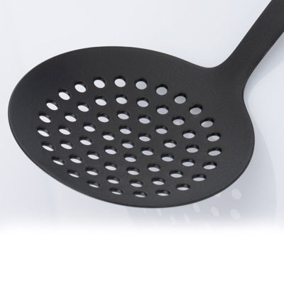 Westmark Gentle Plus Schuimspaan, zwart, close-up van de geperforeerde kop met ronde gaatjes