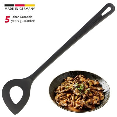 Westmark Gentle Plus Risottolepel met Gat, zwart, naast een bord met romige paddenstoelenschotel