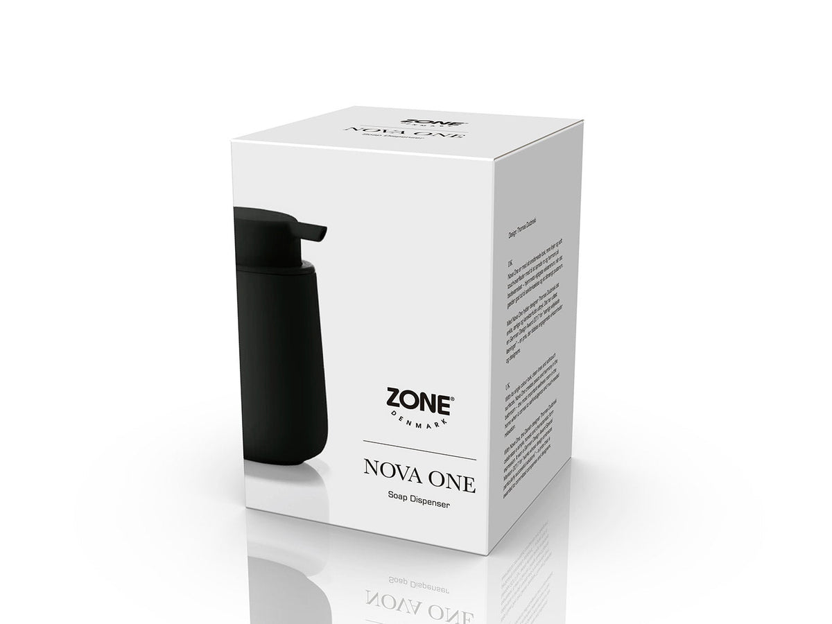 Zwarte Zone Denmark Nova One zeepdispenser en tandenborstelbeker met roze tandenborstels op een wastafel