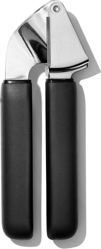 OXO Good Grips Knoflookpers RVS op witte achtergrond