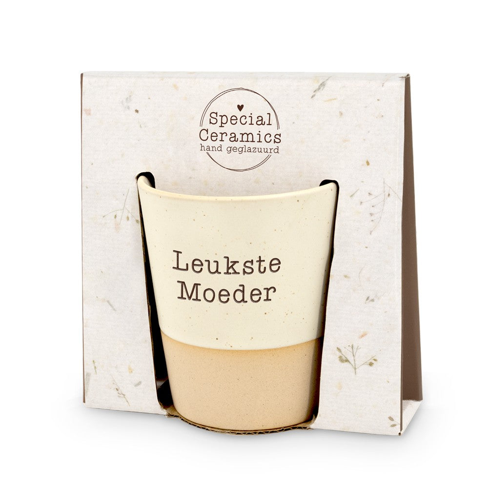 Miko cadeaubeker "Leukste Moeder" rechtop in de Special Ceramics geschenkverpakking met kijkvenster.
