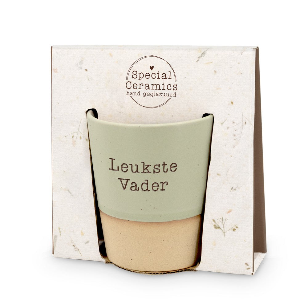 Miko cadeaubeker "Leukste Vader" rechtop in de Special Ceramics geschenkverpakking met kijkvenster.
