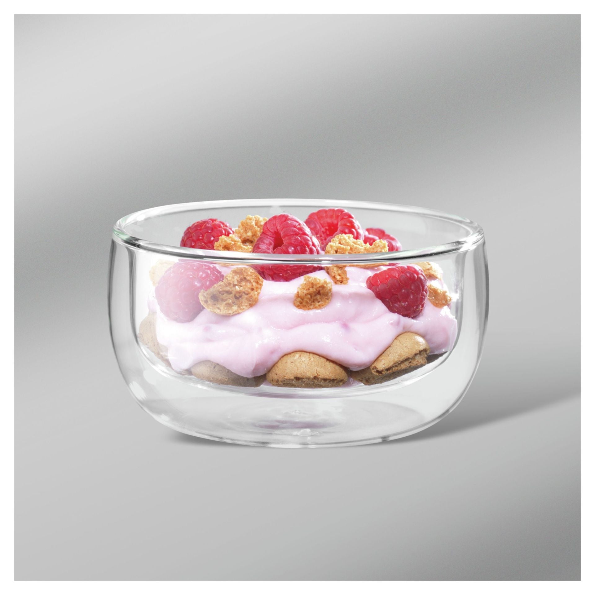 Zwilling Sorrento dessertglas gevuld met yoghurt, granola en frambozen
