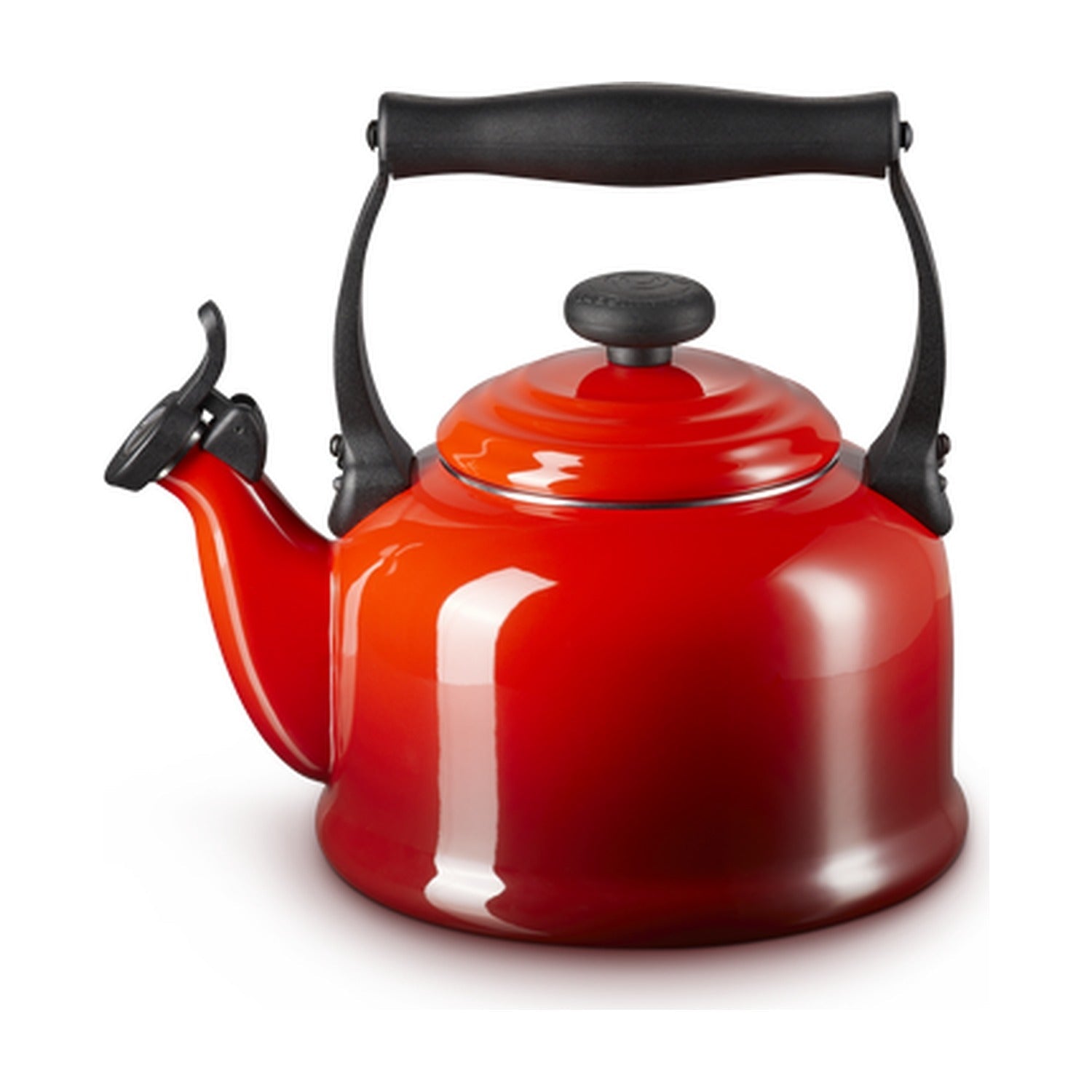 Le Creuset Tradition Fluitketel Kersenrood - 2,1 liter op witte achtergrond