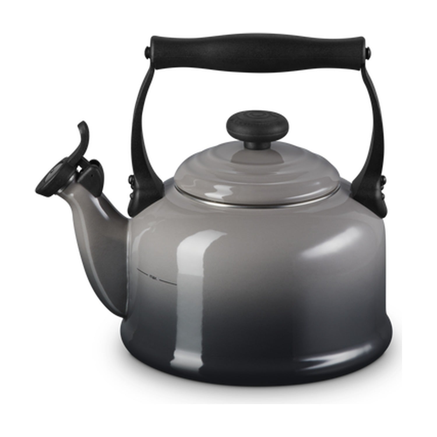 Le Creuset Tradition Fluitketel Flint - 2,1 liter op witte achtergrond