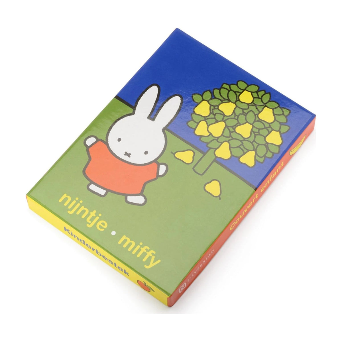 geschenkdoos met nijntje naast een boom vol peren