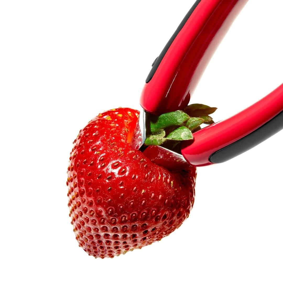 OXO Good Grips Aardbeiontkroner, kroontje van aardbei verwijderen met scherpe punten