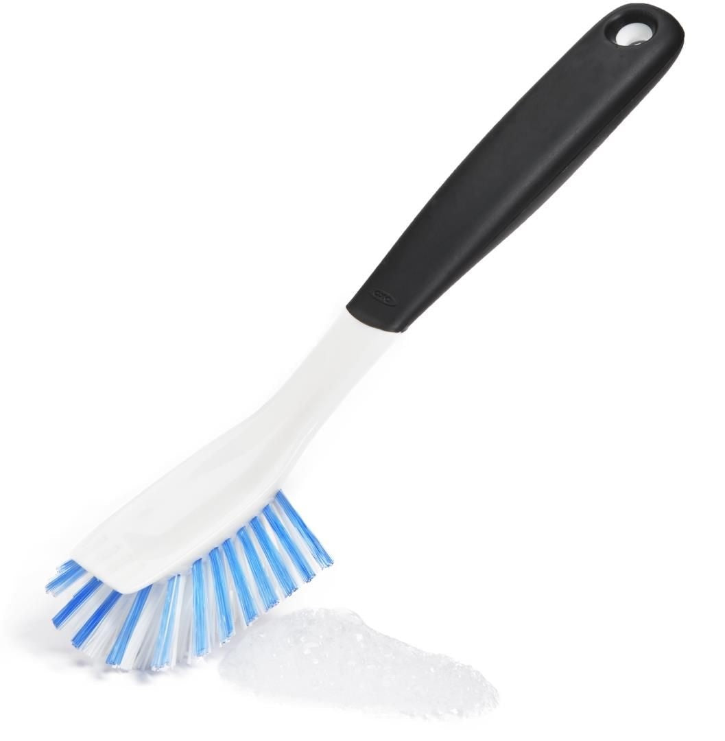 OXO Good Grips Afwasborstel schuine close-up boven schuim, ronde geribbelde haren