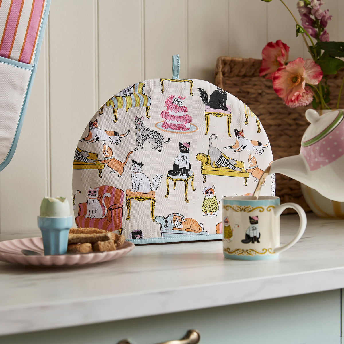 Ulster Weavers Theemuts - Cool Cats, theemuts op de keukentafel