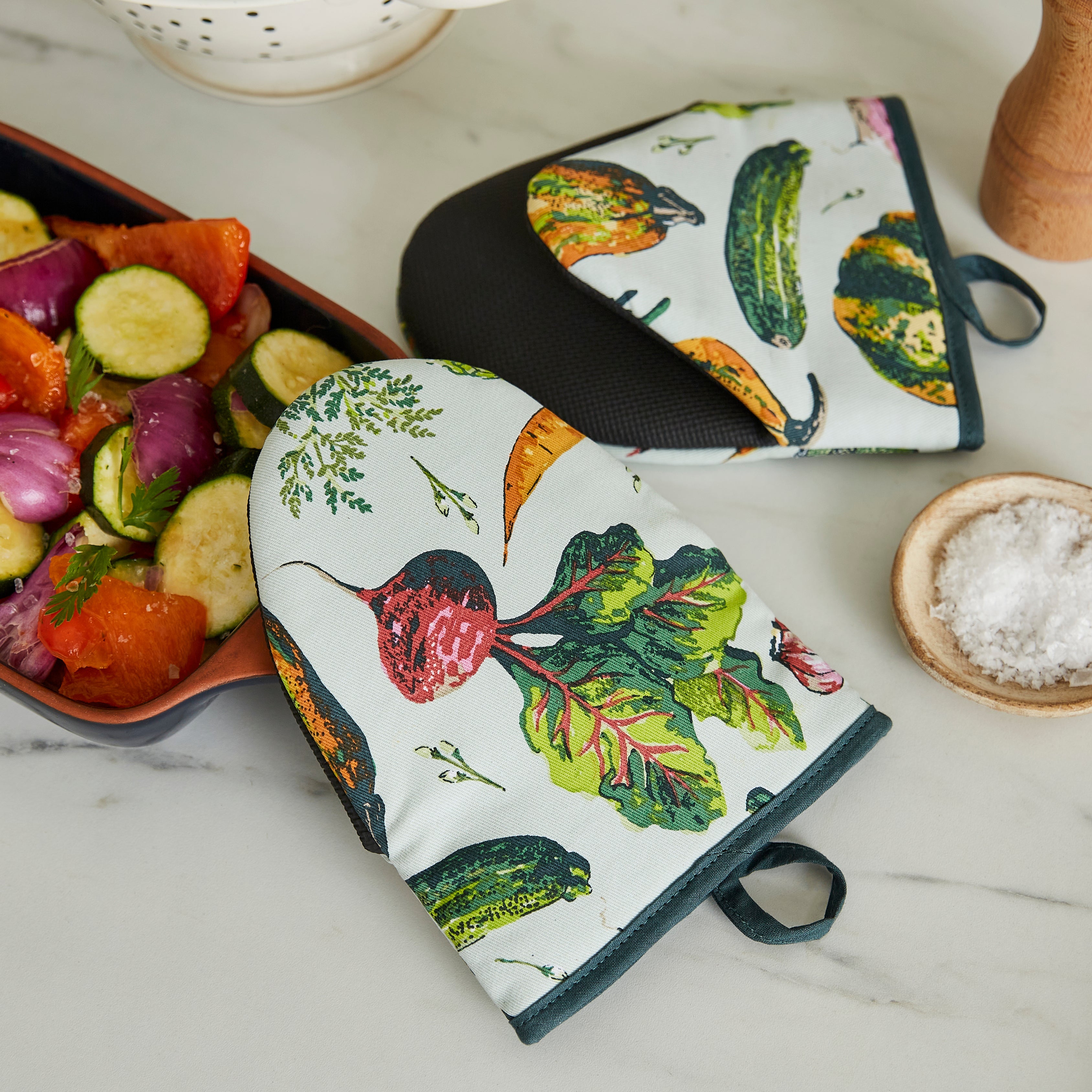 Ulster Weavers Ovenwantjes - Vegetable Medley, ovenwantjes tussen verse groenten