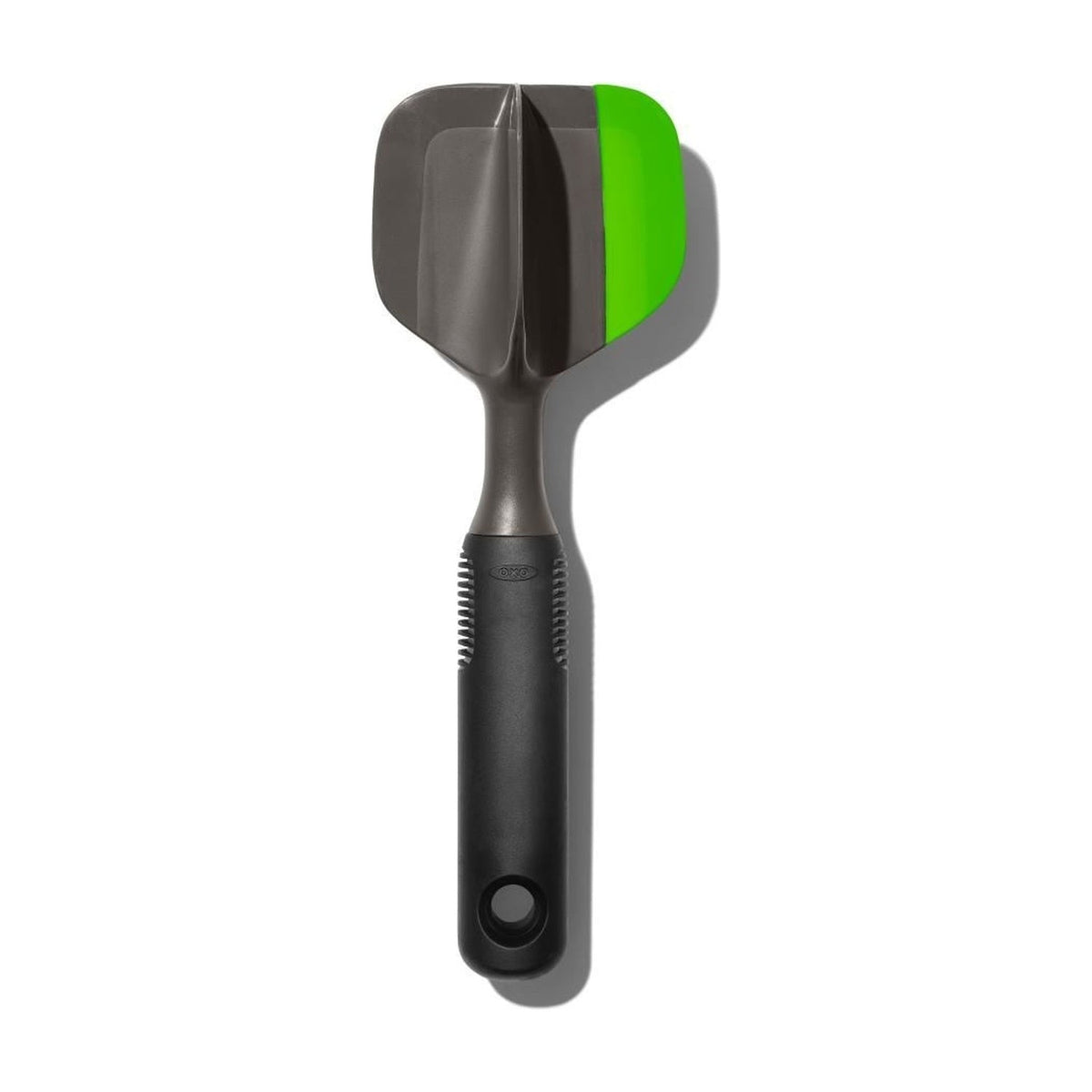 OXO Good Grips Smash & Scoop Avocadohulp op witte achtergrond