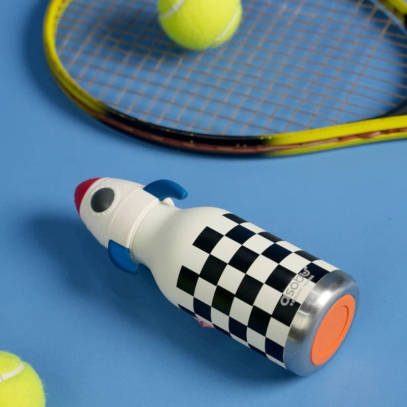 Asobu Bestie Thermosfles Astronaut op een blauwe ondergrond naast een tennisracket