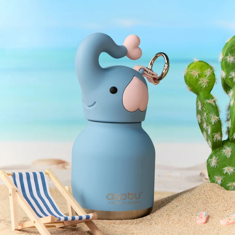 Asobu Mini Bestie Thermosfles Olifant op het strand tussen cactussen