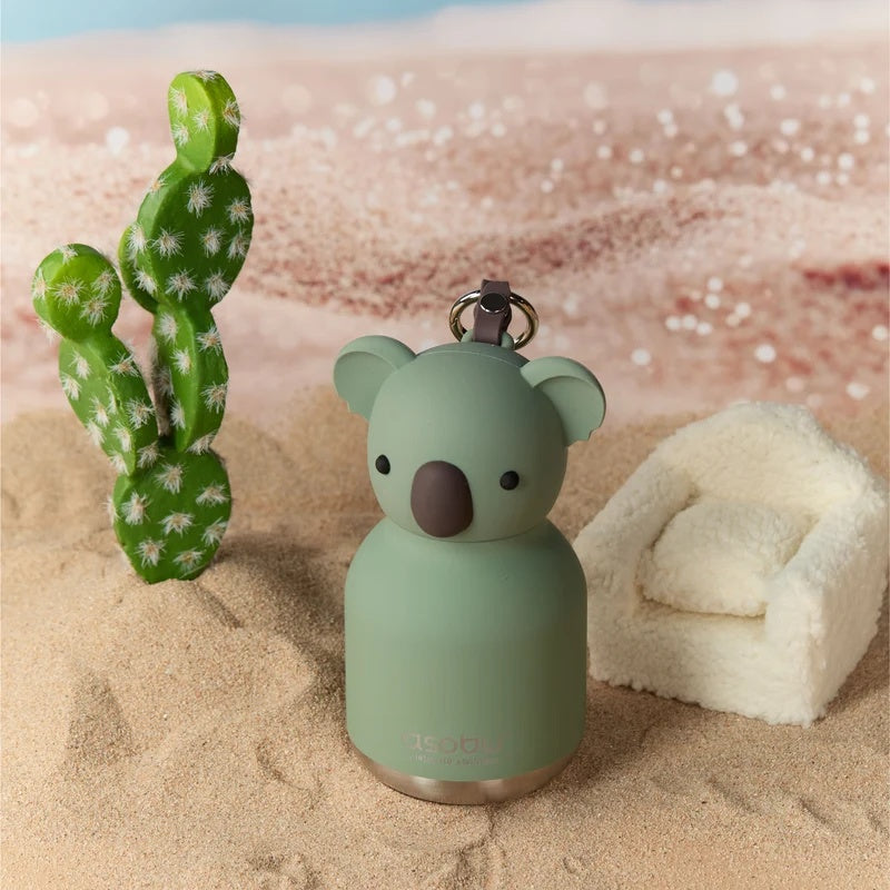 Asobu Mini Bestie Thermosfles Koala op het strand tussen cactussen