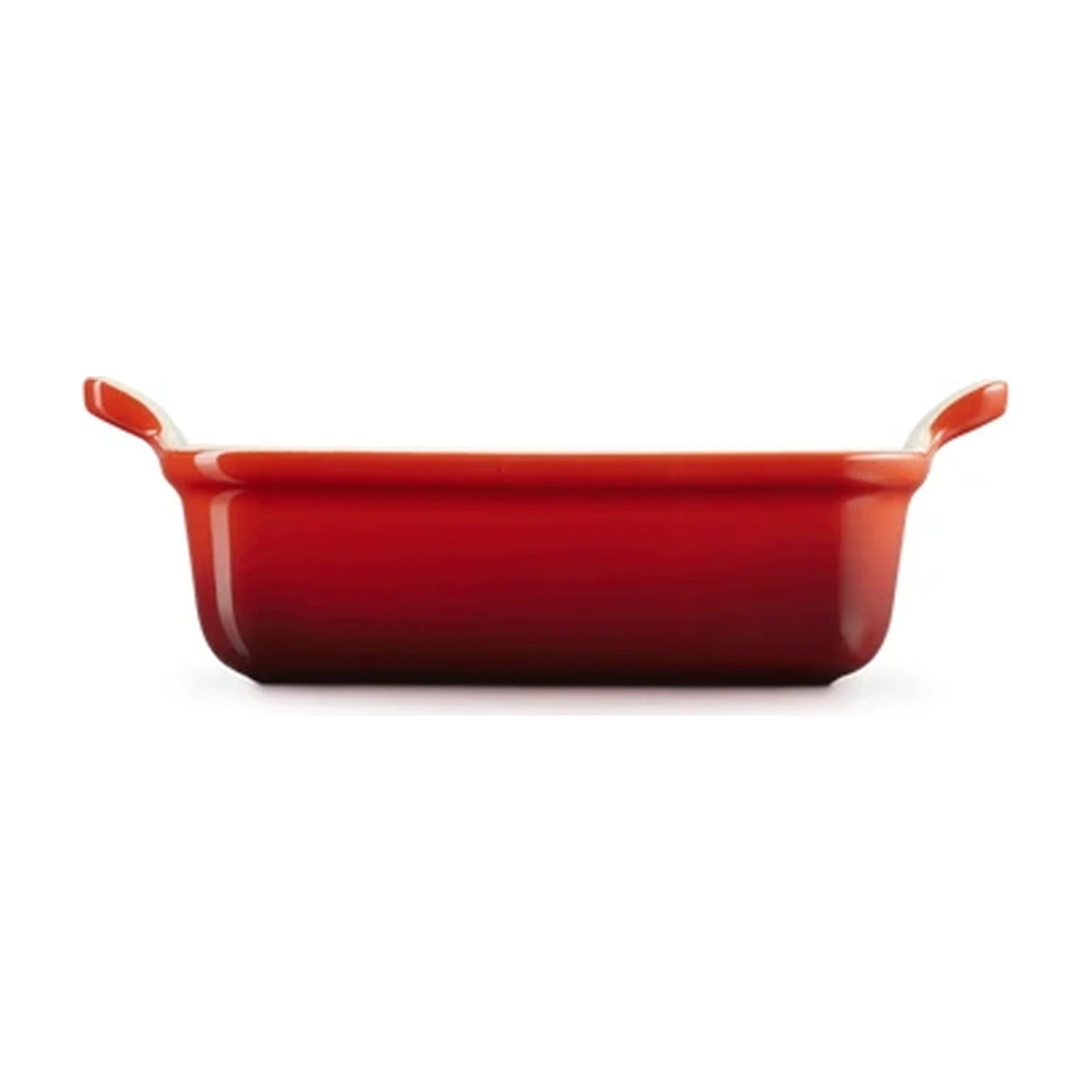 Le Creuset Ovenschaal Kersenrood - 19 cm op witte achtergrond